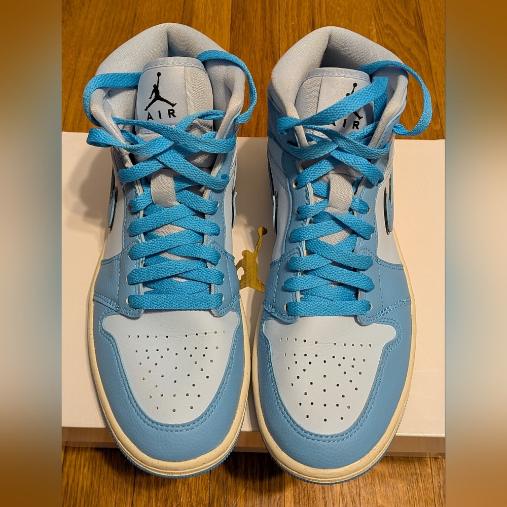 Women's Nike Air Jordan 1 Mid SE Ice Blue Size 8.5